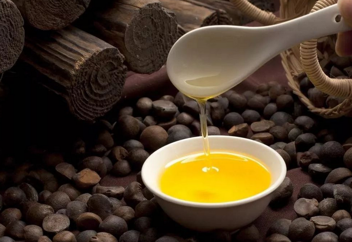 企鵝牌茶籽油雙螺桿榨油機(jī)，用心制造獲得客戶認(rèn)可(圖1)